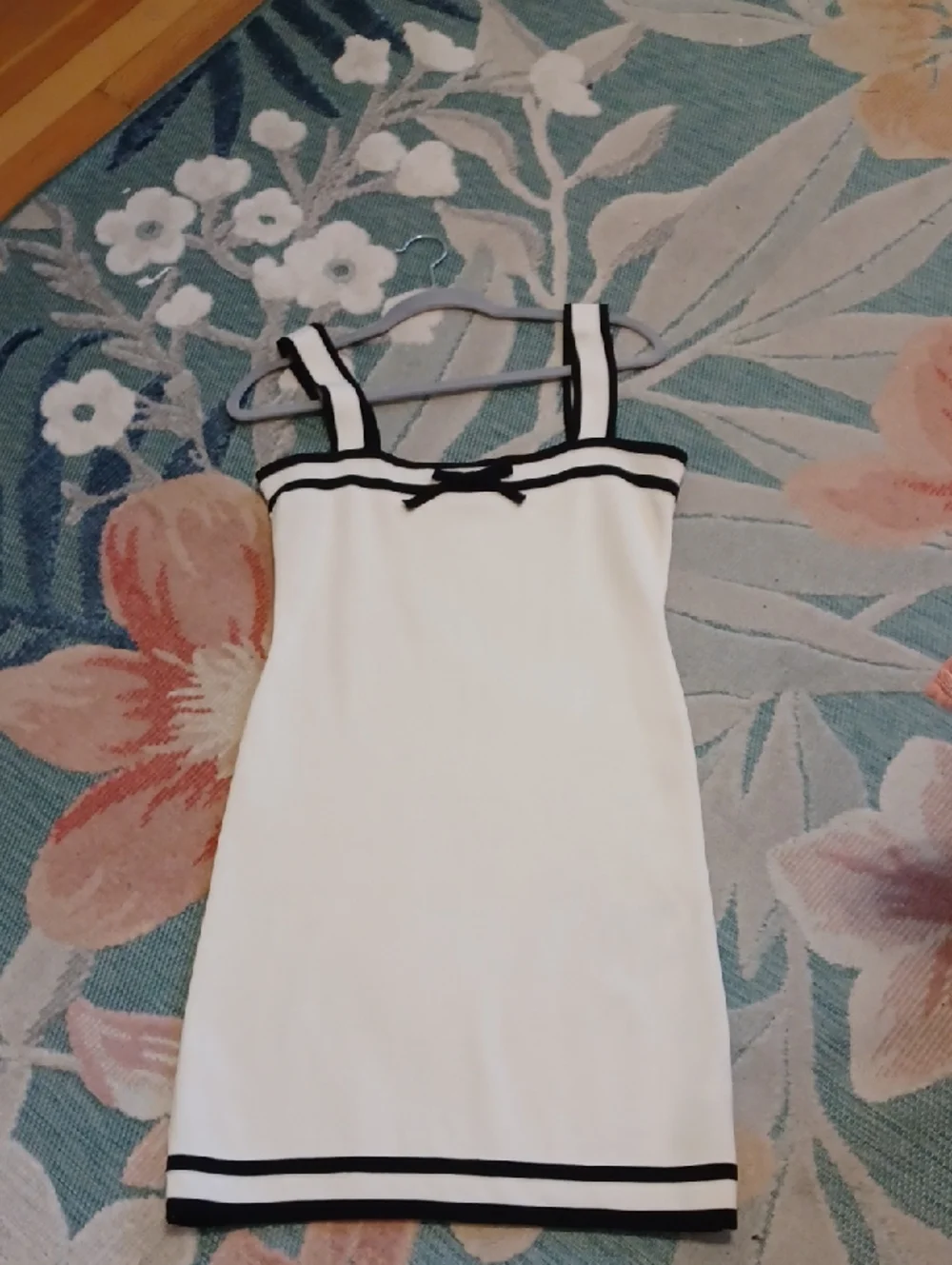 Endless Rose Sz L, fitted, Knitn Bodycon, White Dress with Black Trim Accents_7